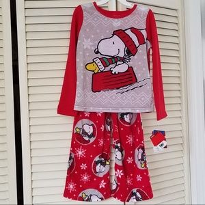 NWT Peanuts 2 Piece Pajamas Snowflake Snoopy